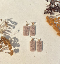 Load image into Gallery viewer, Tan florals