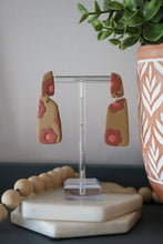 Load image into Gallery viewer, Retro shag floral danglles